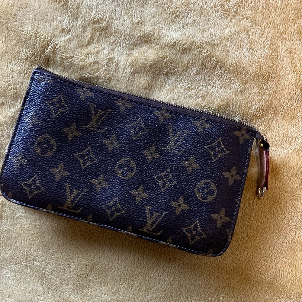 Fake LV clutch